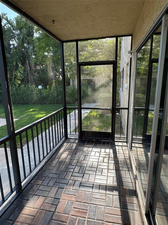 Building Photo - 8900 W Sample Rd