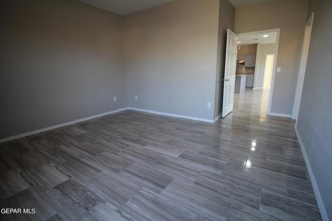 Building Photo - 517 Val Verde St