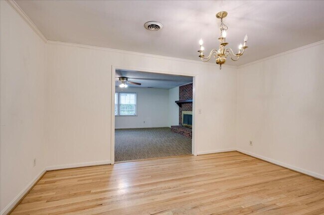 Building Photo - 552 Whitehead Dr