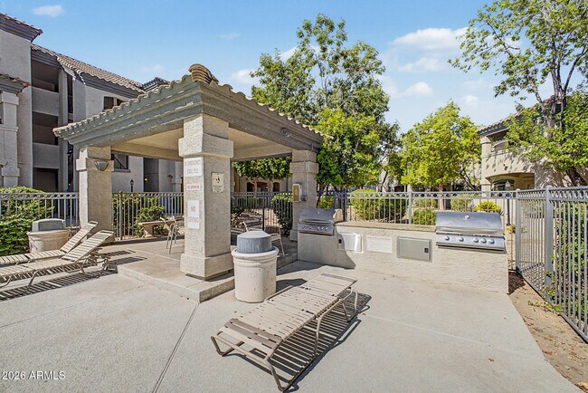 Building Photo - 15095 N Thompson Peak Pkwy