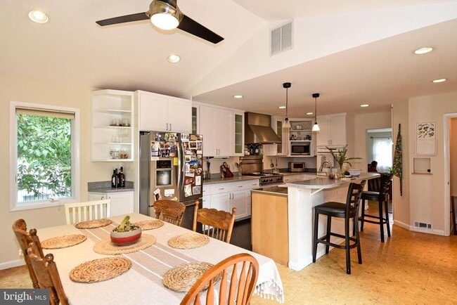 Building Photo - 6246 22nd Rd N