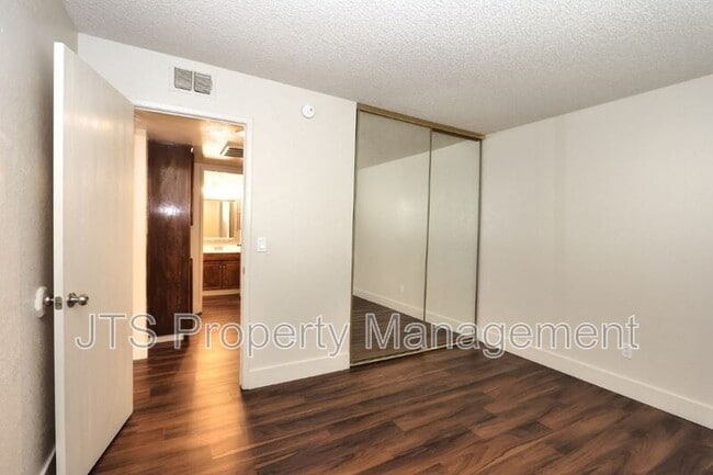 Building Photo - 8128 Sunrise E Way