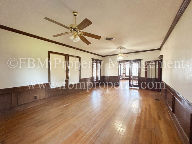 Building Photo - 211 W. Jefferson St - Beautiful 3 Bedroom,...