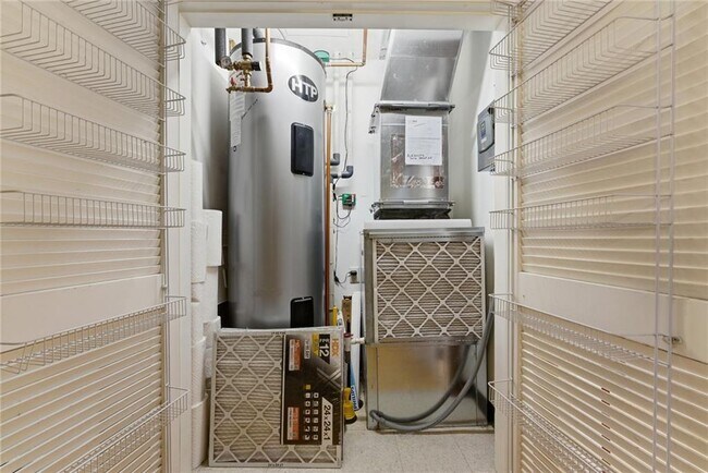 Building Photo - 555 S Water St