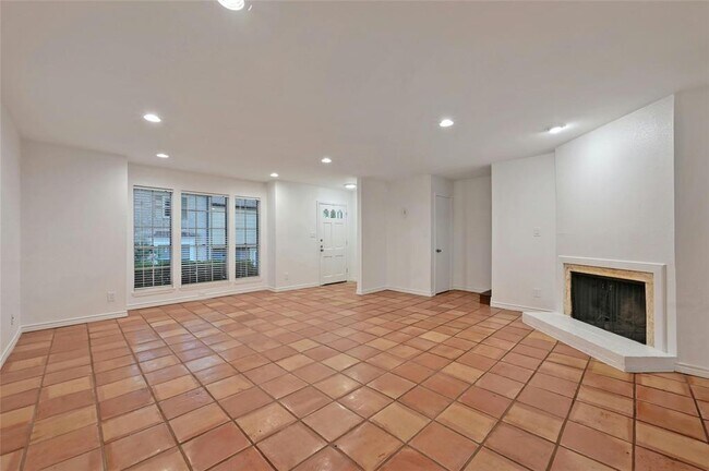 Building Photo - 6637 Valleyside Rd