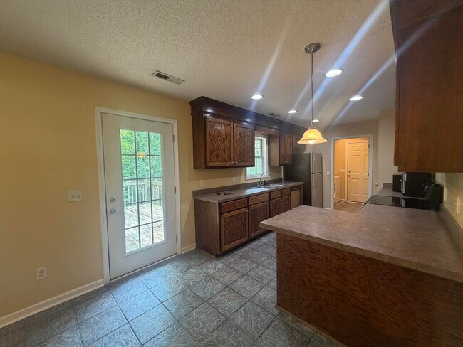 Building Photo - 30 Spanish Moss Cir