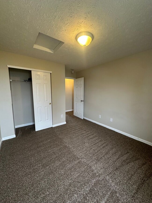 Building Photo - 4BR / 2BA Home in Middletown with Two Car Garage For Rent!