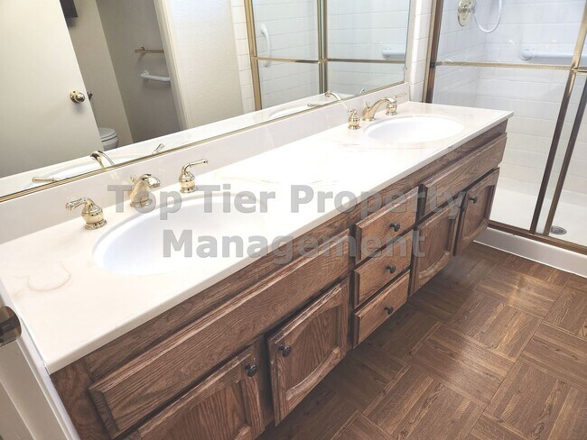 Building Photo - Spacious 4 Bed/2 Bath /1,970 square foot h...