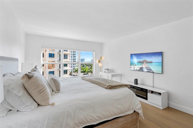 Building Photo - 3850 Galt Ocean Dr