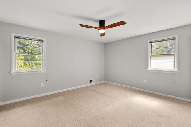 Building Photo - 5 Bed 3 Bath - Chevy Chase Rambler - Move IN Ready