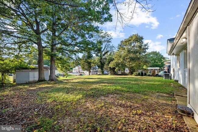 Building Photo - 9109 Pinehurst Dr