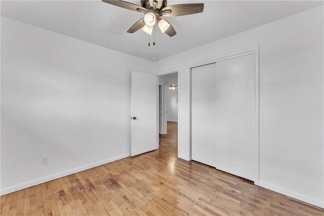 Building Photo - 3070 W Mt Comfort Rd