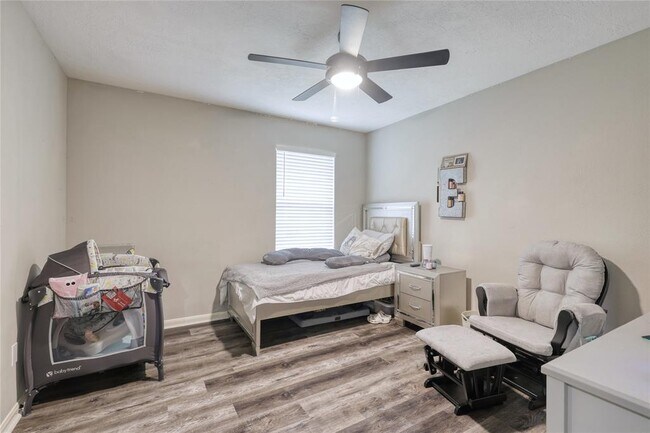 Building Photo - 16439 Sunlamp Ct