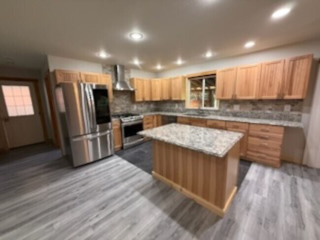Building Photo - Spacious 4BR Home Near Sacheen & Davis Lake