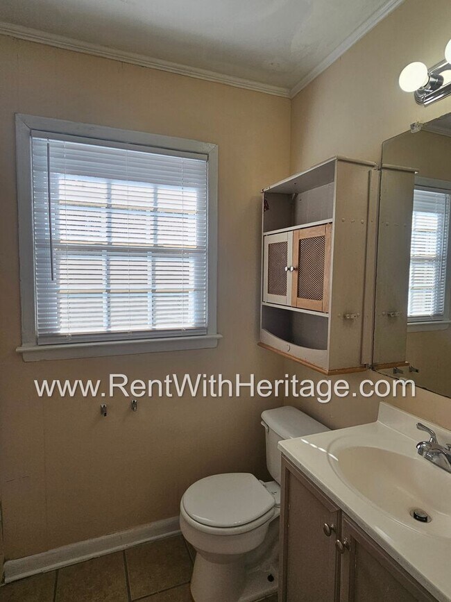 Building Photo - Great Brick Ranch / Harwood Floors / Huge Shop or Extra Storage / No Garage / Great Private Back ...