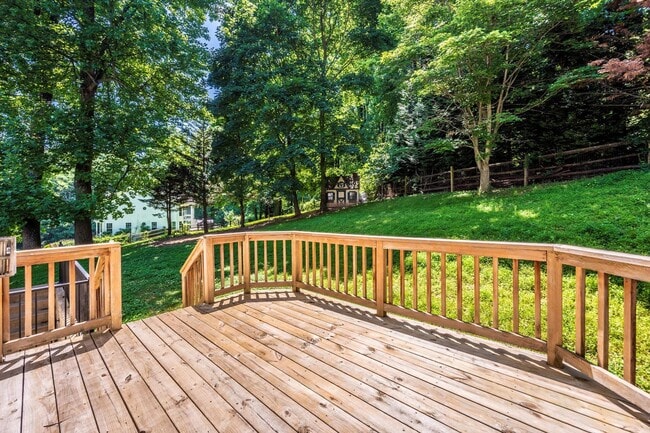 Building Photo - *Open House* 6/20 12-1 PM *