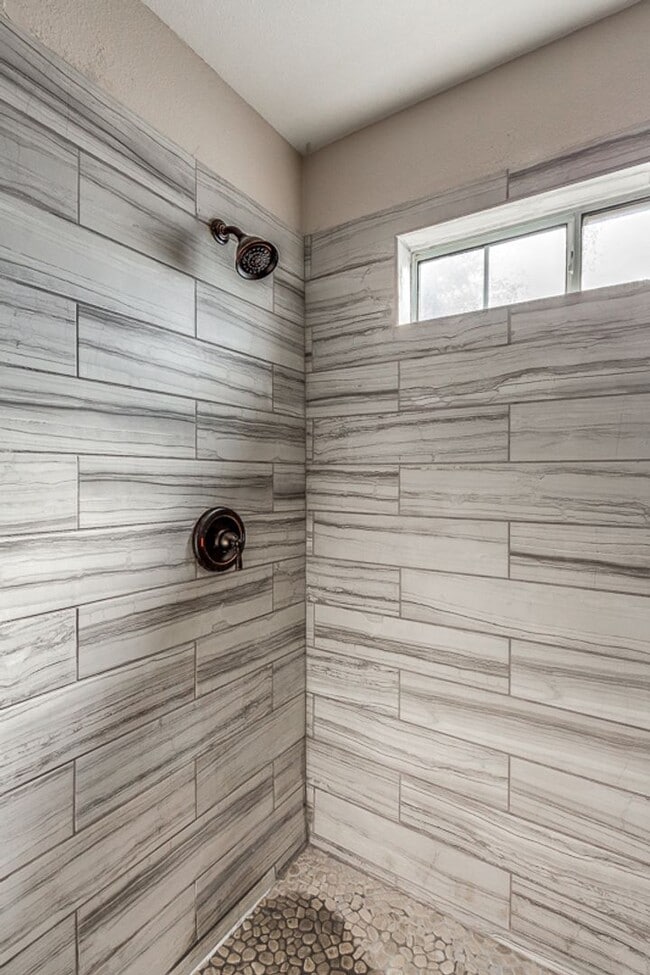 Building Photo - Amazing Tri-Level Westside Rental Home w/ ...