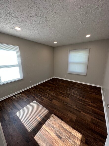 Building Photo - 8101 Shibler Dr