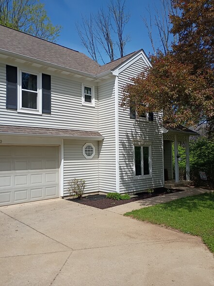 Primary Photo - 2210 S Laurelwood Cir