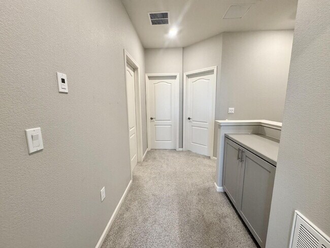 Building Photo - 202 Agustin Narvaez St