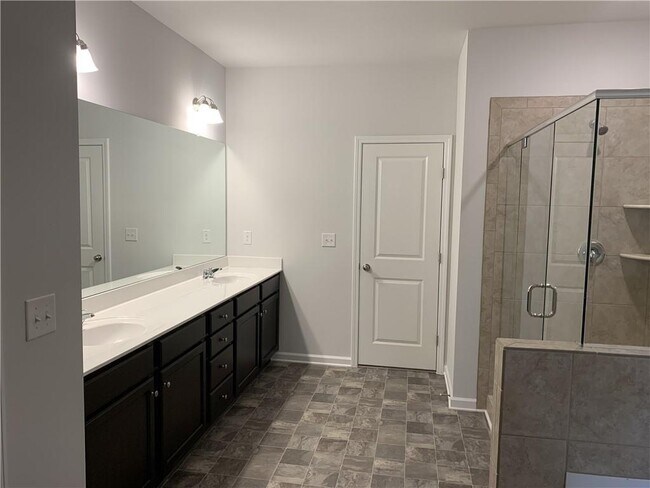 Building Photo - 430 Broadmoor Dr