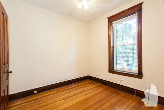 Primary Photo - 1405 W Belden Ave