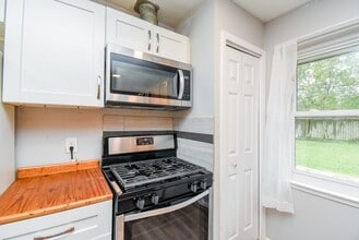 Building Photo - 9615 Beverly Hill St