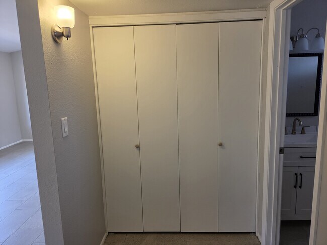 Building Photo - 6245 E Glencove Cir