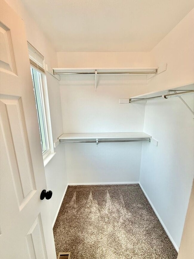 Building Photo - Beautifully Updated Modern Farmhouse 3 bed...