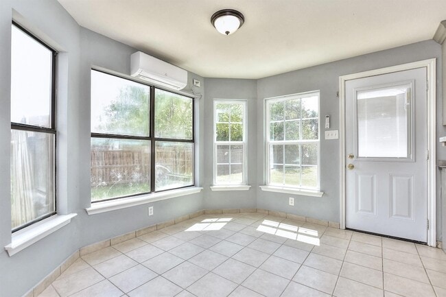 Building Photo - 1202 Southwalk St