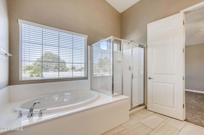 Building Photo - 3043 N 33rd Pl