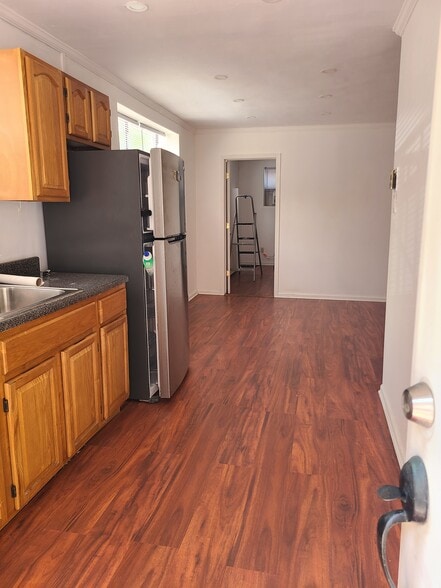 Building Photo - 708 Avenue Y