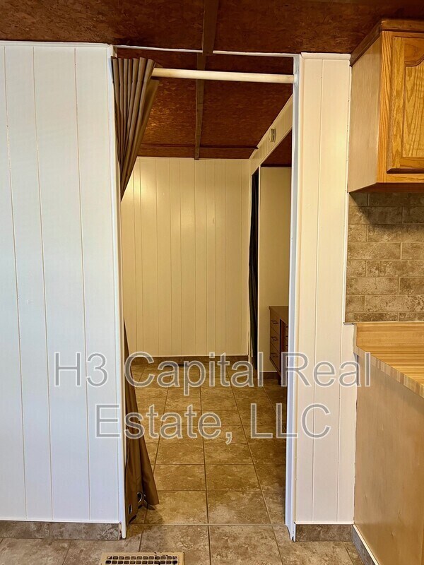 Building Photo - 117 N Shamrock St