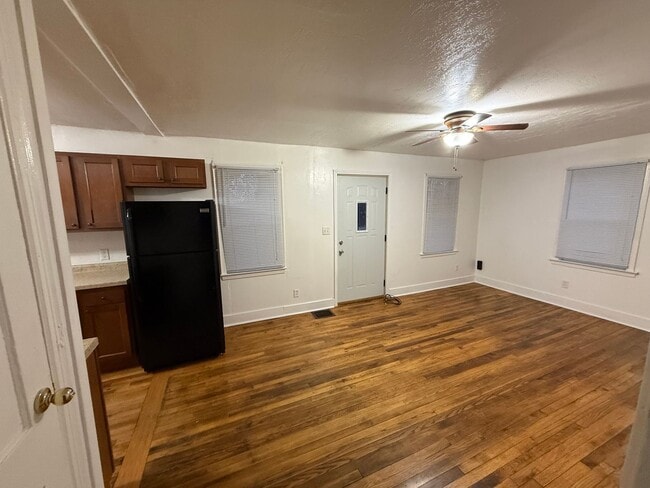 Building Photo - 3315 Valley Dr