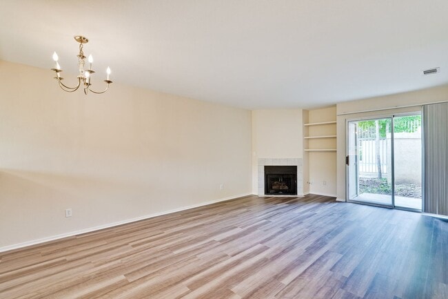 Building Photo - Cute One Bedroom Condo with Central AC and Heat.