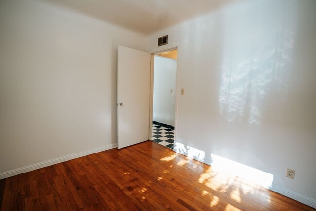 Building Photo - 1911 H St