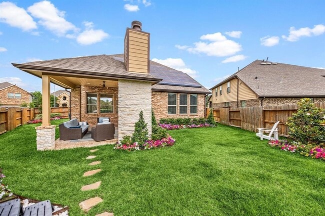 Building Photo - 16746 Highland Country Dr
