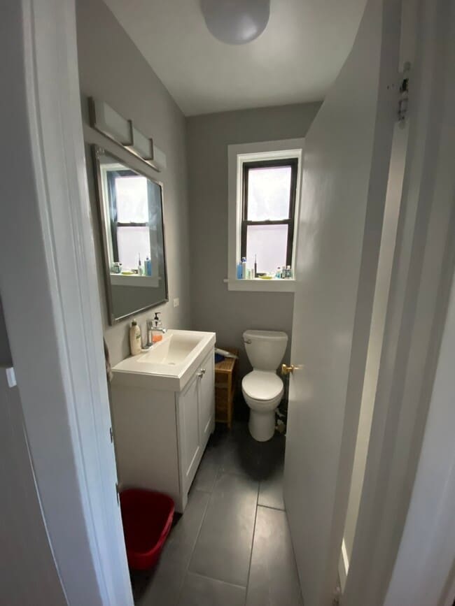 Building Photo - 4847 N Damen Ave