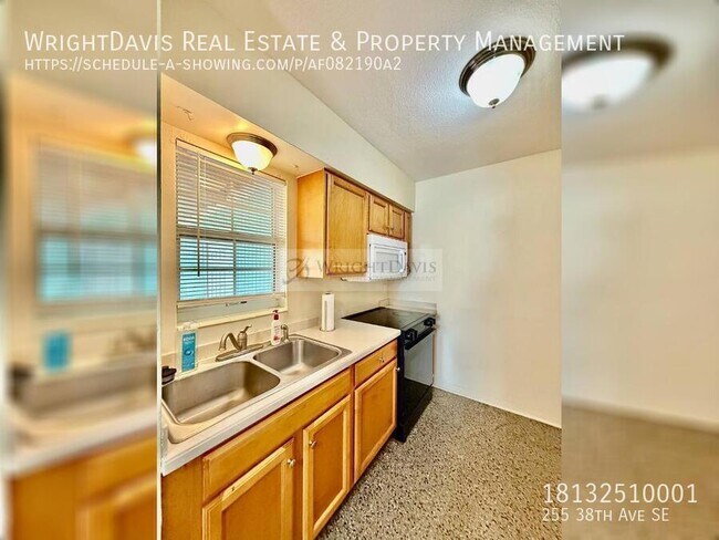 Building Photo - 255 38th Ave SE