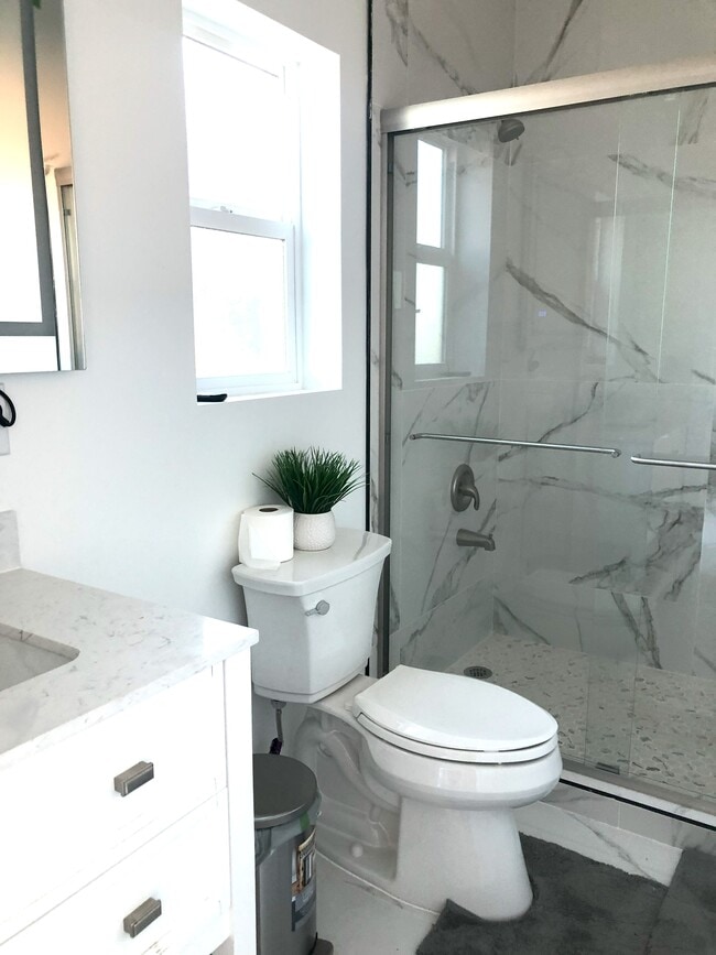 Building Photo - 470 Shasta Pl