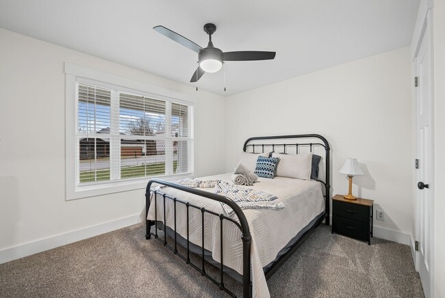 Building Photo - Spacious 3 Bedroom 2 Full Bath Home For Rent Near Dunbar Cave Road!