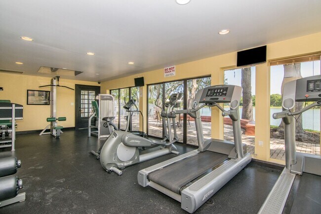Building Photo - Waterfront - Top Floor- 1 Bedroom 1 Bath f...
