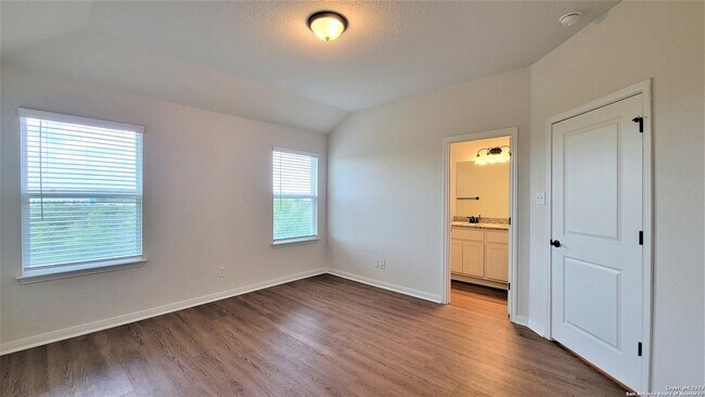 Building Photo - 10343 Lynwood Crk