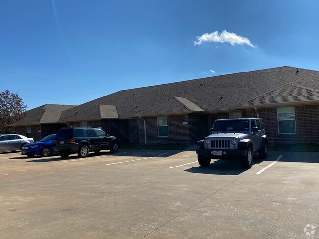 Building Photo - 4241 Castlegate Dr