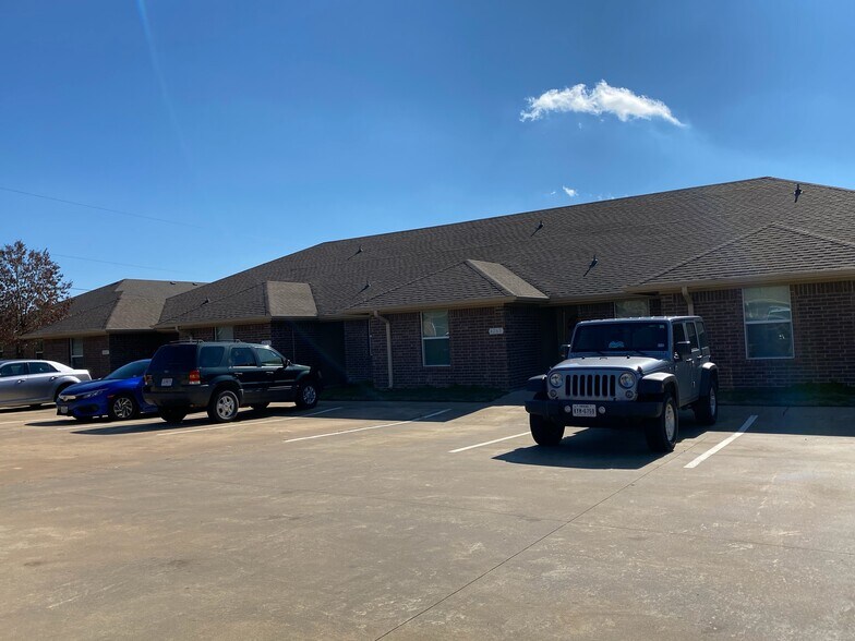 Primary Photo - 4241 Castlegate Dr
