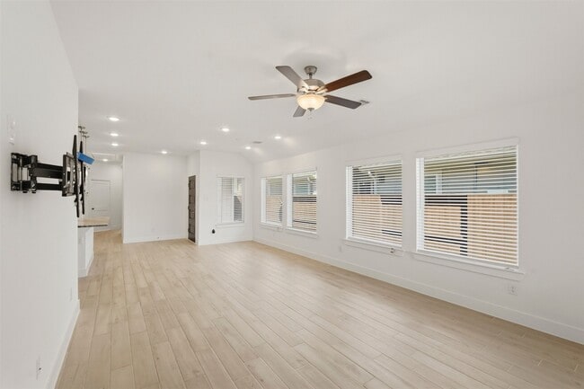 Building Photo - 10035 Crescendo Wy