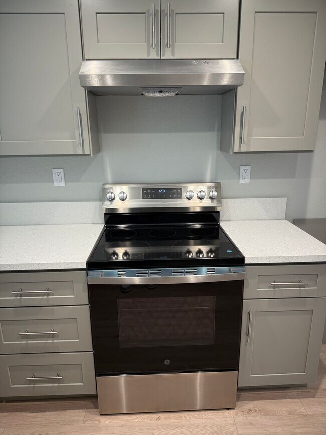 Building Photo - 3266 Shelby Pl