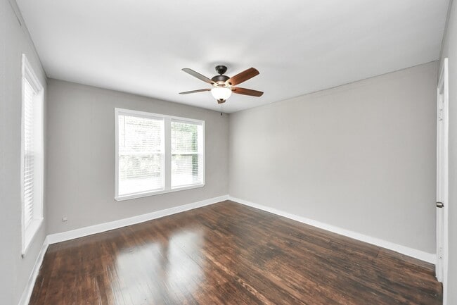 Building Photo - 2817 Truxillo St