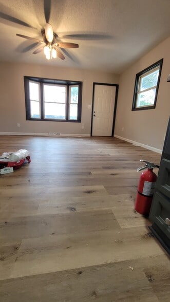 Building Photo - 9 Hillside Ave