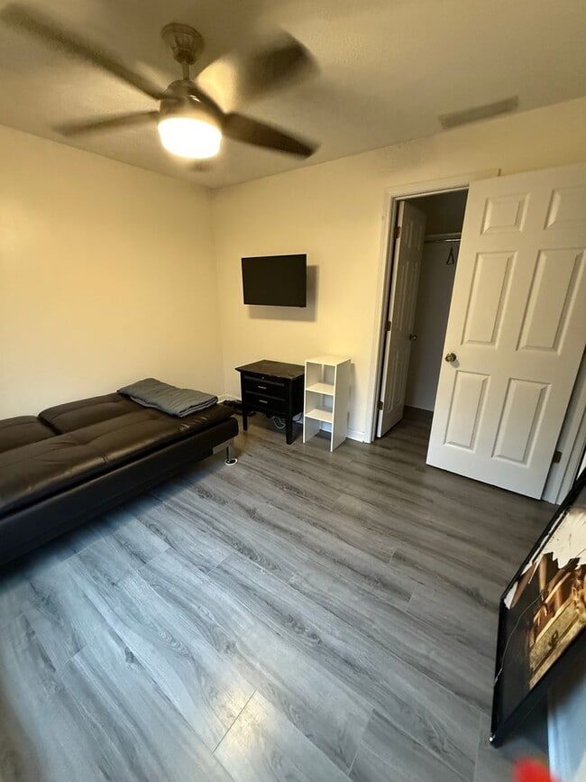 Building Photo - Furnished 2-Bedroom Condo at Eagle Pointe